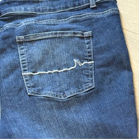 M. Jeans by Maurices Mid Rise Short Women's Jeans 20W - Picture 9 of 10